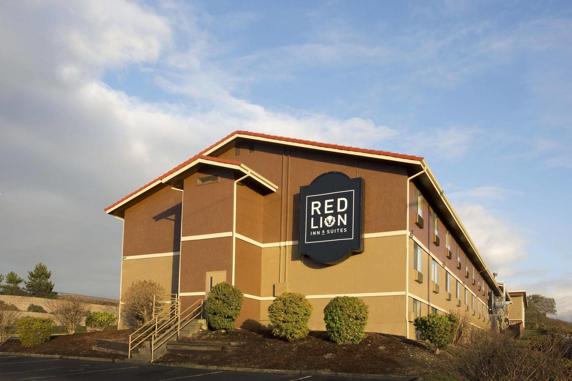 Red Lion Inn And Suites Federal Way Exterior photo