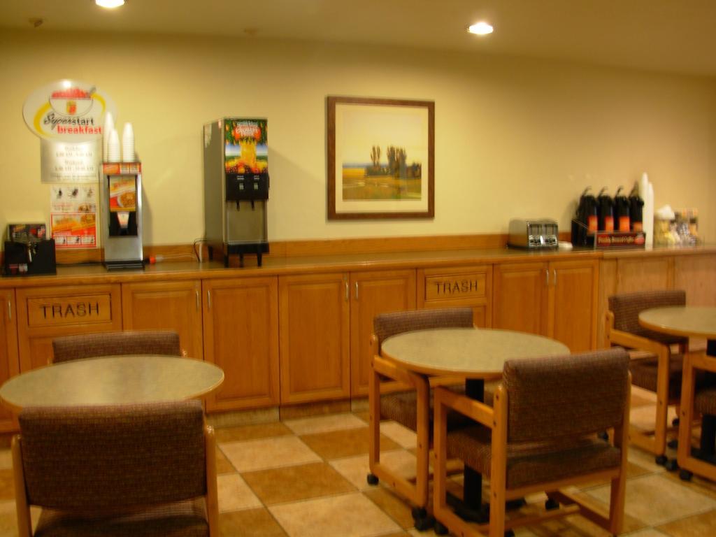 Red Lion Inn And Suites Federal Way Exterior photo